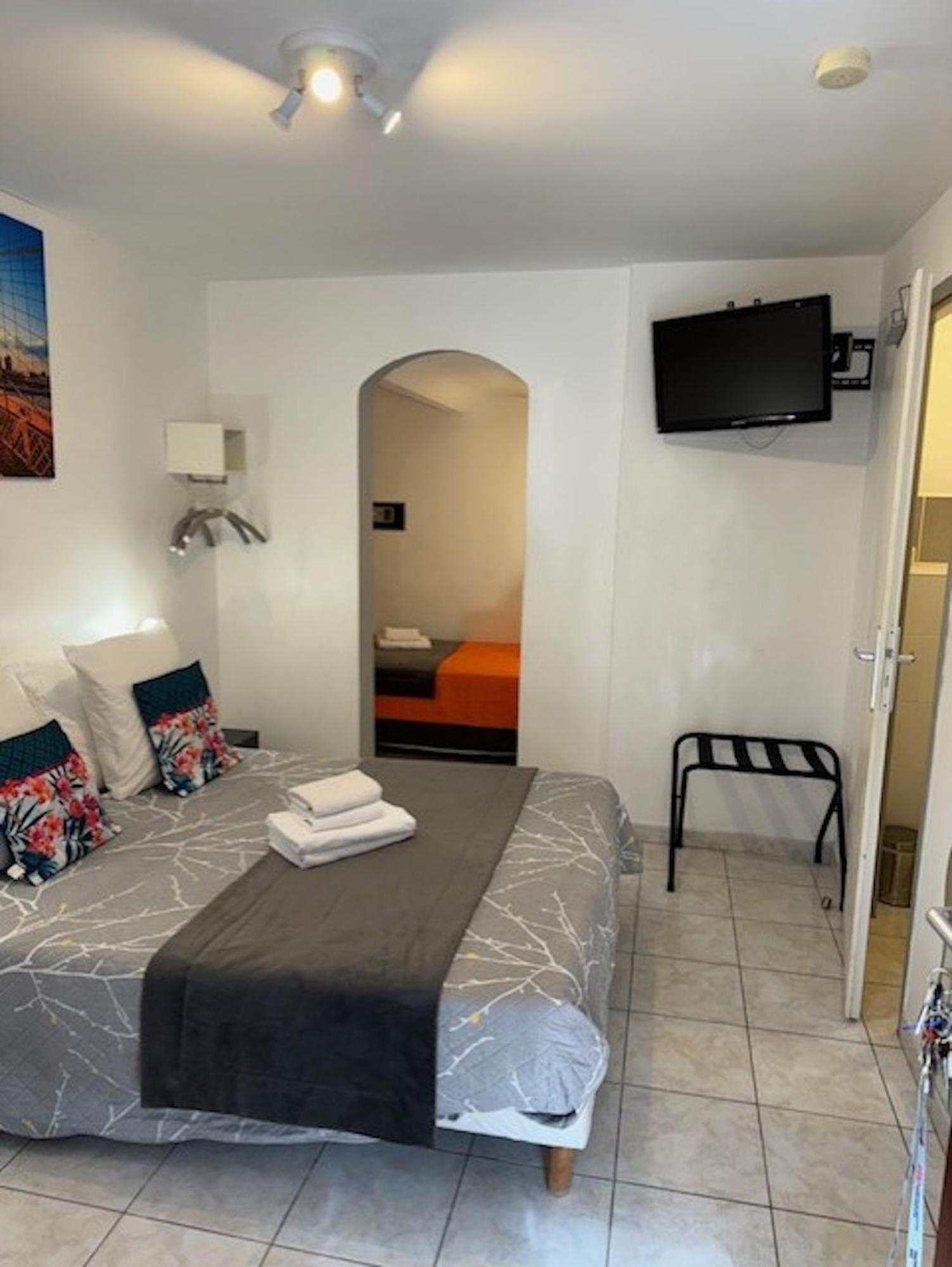 Logis Hotel La Chaumiere Marseillan  Εξωτερικό φωτογραφία